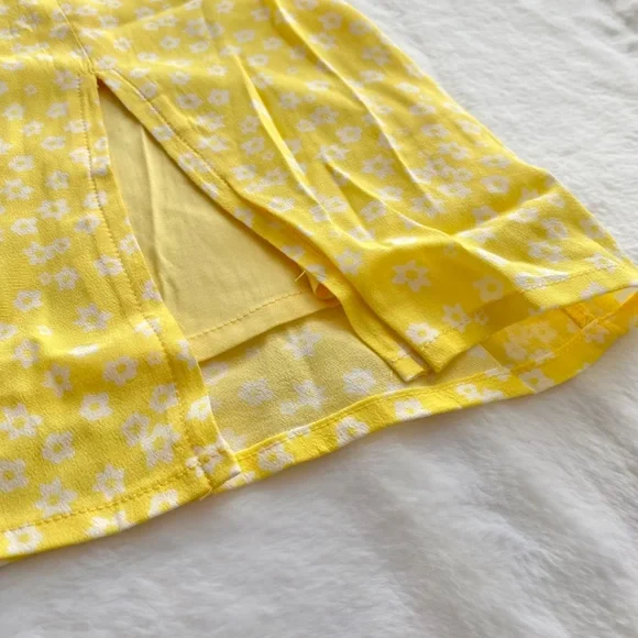 NWT Red Dress Boutique Yellow Floral Print Two Piece Set in Size Small - Picture 11 of 16